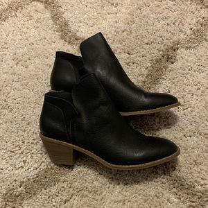 Universal Thread Ankle Boots Sz 10